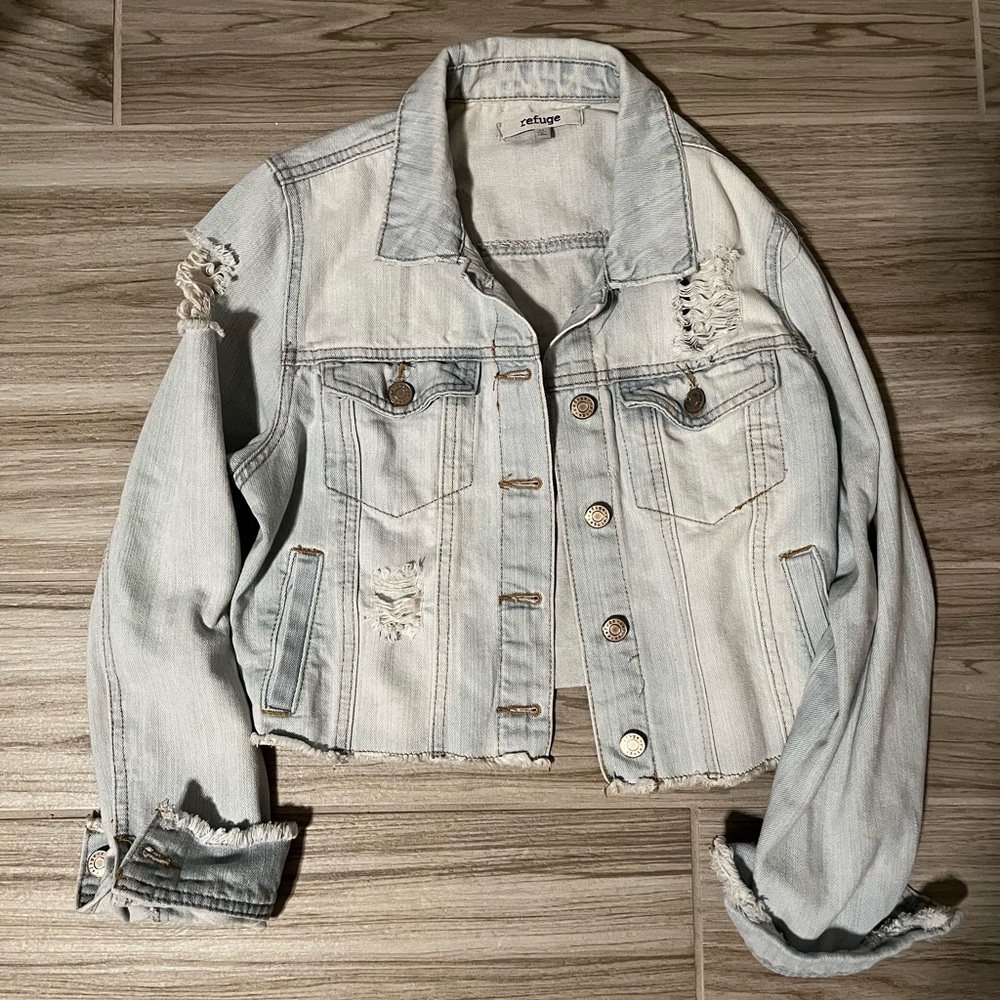 ✨Cropped Lightwash Jean Jacket✨